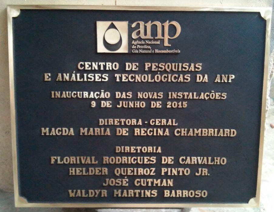 PLACA DE BRONZE FUNDIDO